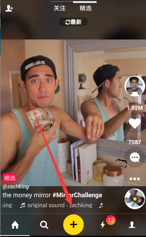 两客运员配合救起卧轨男子